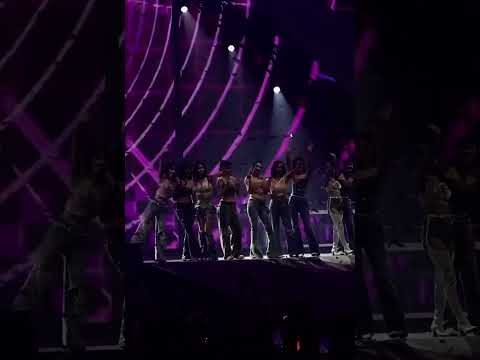 Twice Sana fall down at the end of concert in Chicago