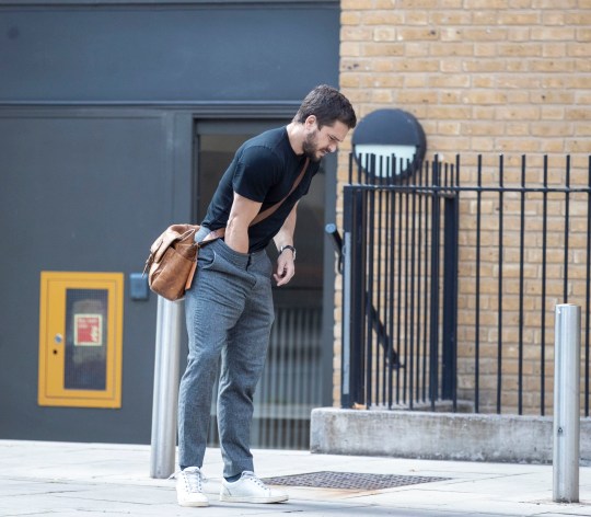 Kit Harington fixed his underwear and adjusted his manhood in public