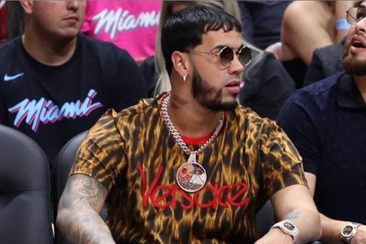 Anuel AA named himself 'the god of the music' and gives a surpris...