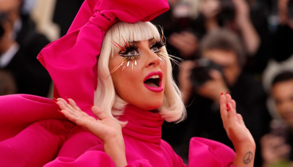 Lady Gaga's account from Twitter has been Hacked and shows pornography