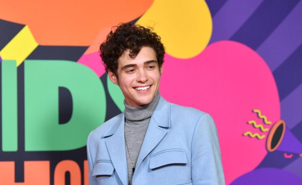 Joshua Bassett reveals that he is happy to be in the LGBTQ+ community 