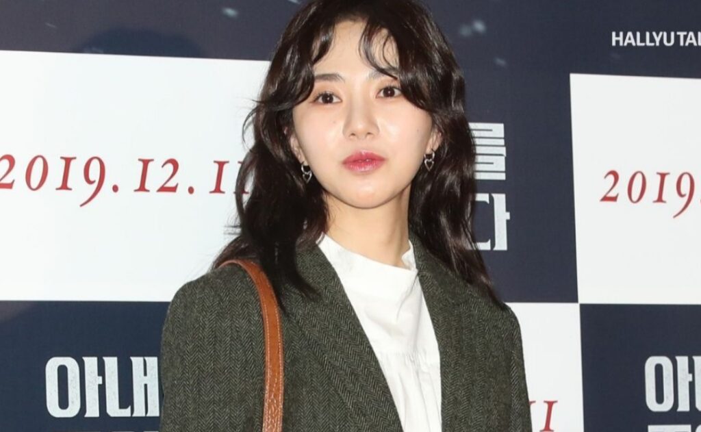 Former AOA member Mina taken to hospital for suicide attempt