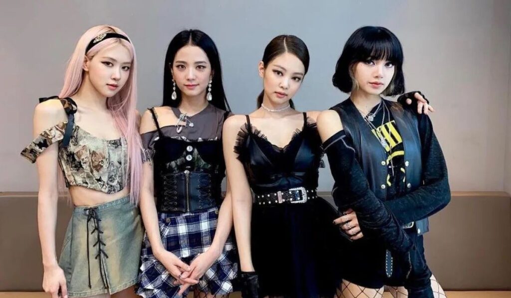 BLACKPINK shows off the gifts they received on their 5th anniversary