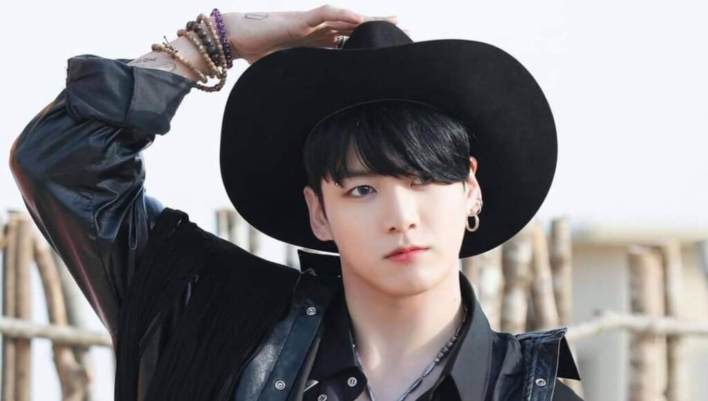 BTS makes JungKook's favorite cake and celebrates his birthday with him