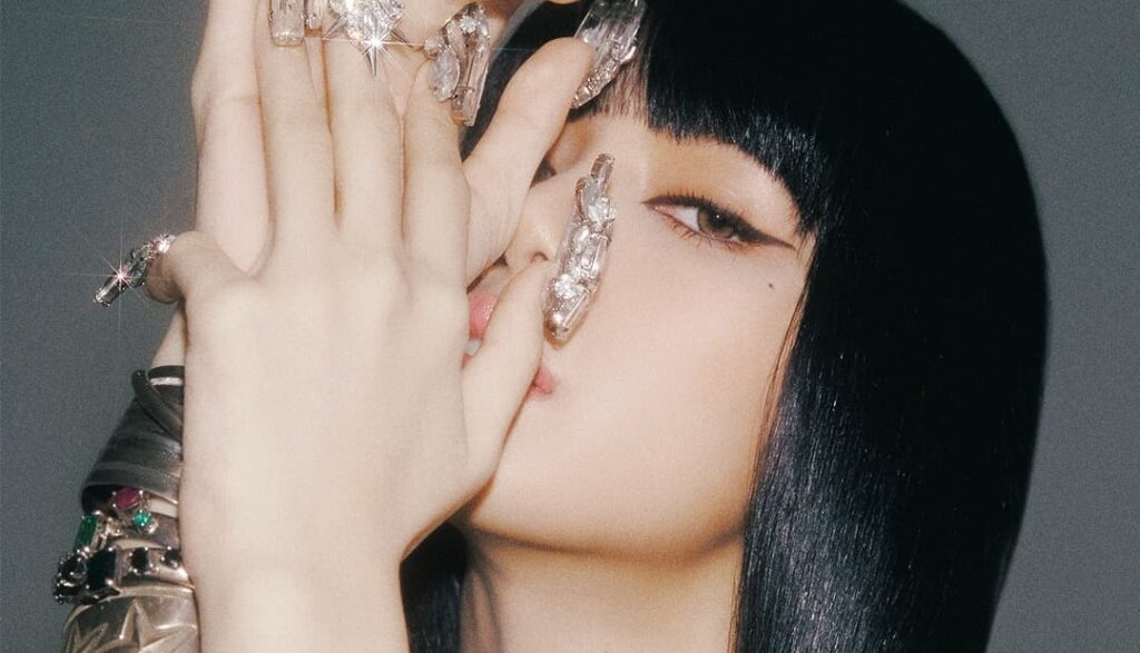 The spectacular new poster of Blackpink's Lisa debut as a solo artist that will leave you speechless