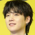 Suga drives ARMY crazy thanks to his physical condition and wears a tight shirt that shows his attributes