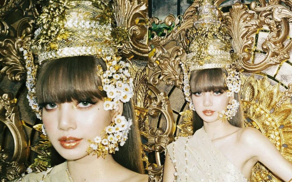 BLACKPINK show their support for Lisa solo debut 'LALISA'