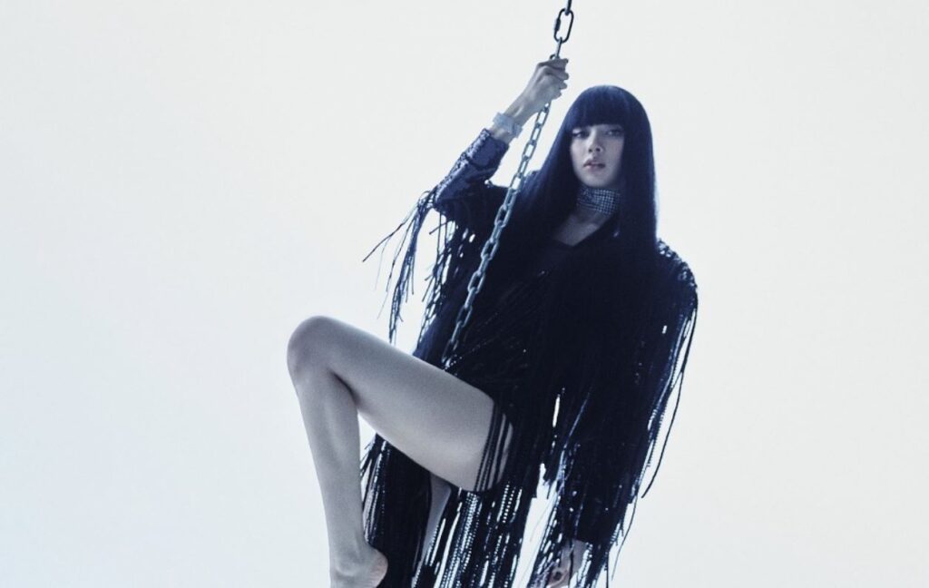 Lisa solo debut: "Catch me if you can" and theories about LALISA