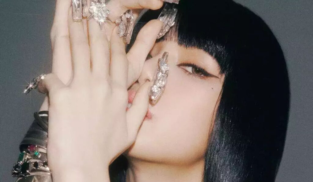 Lisa will debut as a solo artist on 'The Tonight Show Starring Jimmy Fallon'