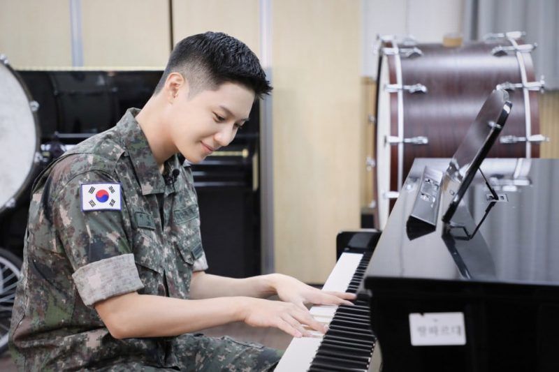 Unpublished photos of Taemin in the military service are released!