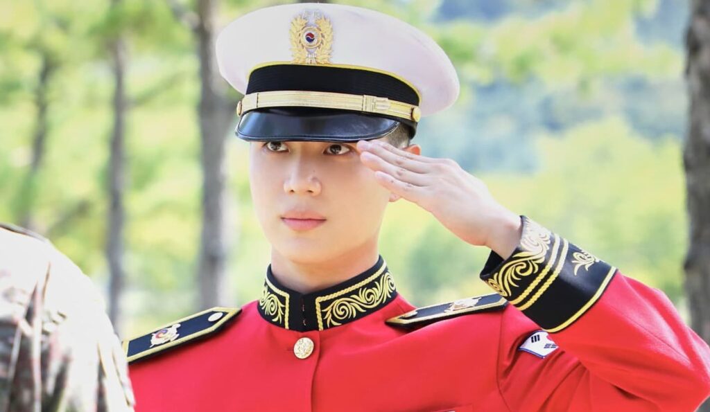 Unpublished photos of Taemin in the military service are released!