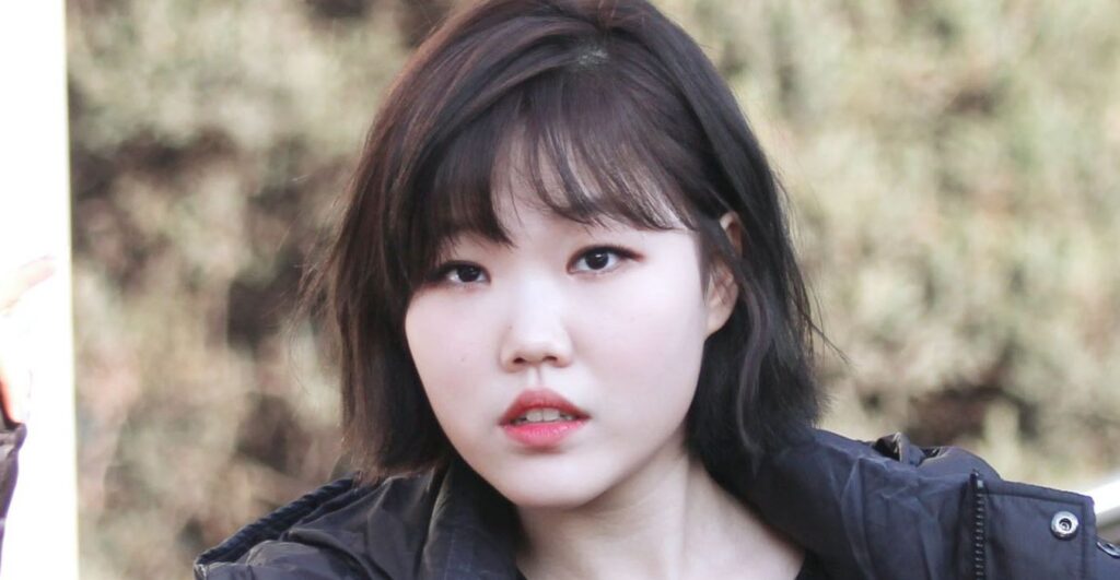 ARMY is criticized for disrespectful behavior towards AKMU's Lee Suhyun