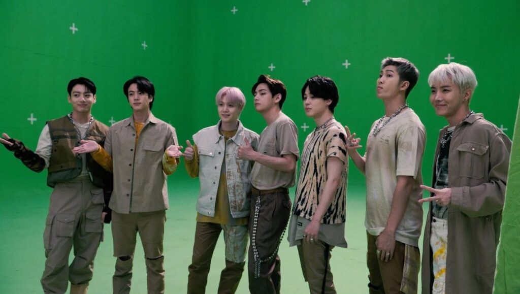 BTS spies on ARMY and here is the evidence that confirms it