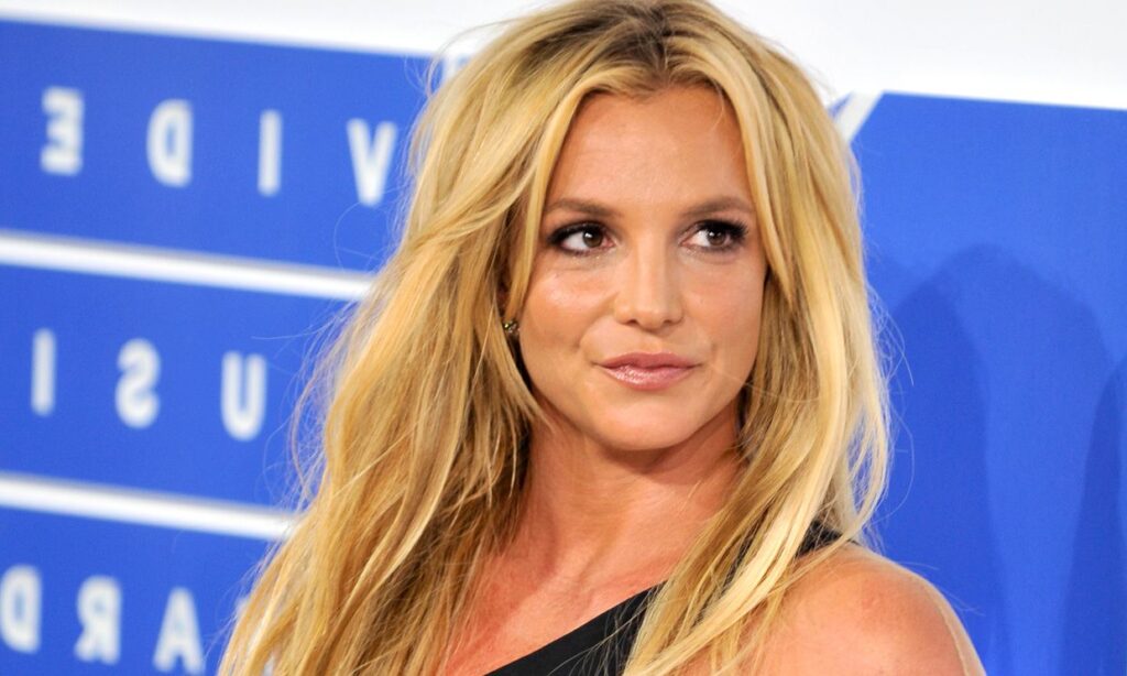 Britney Spears enjoys her freedom posing without any clothes