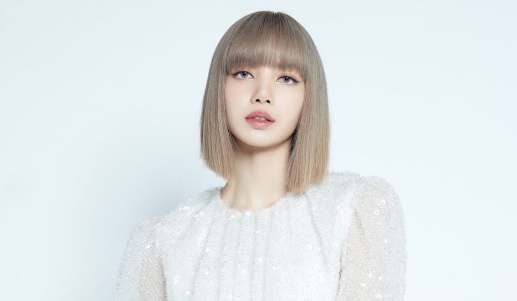 Lisa breaks record and debuts in Guinness Book