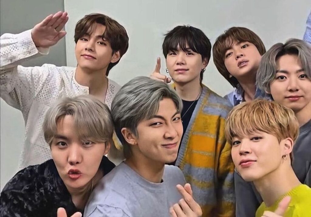 BTS: ARMY plans to boycott HYBE after announcing the use of NFT in digital photocards