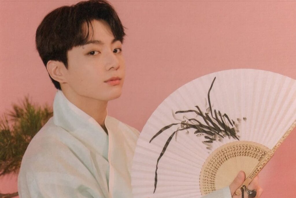 BTS JungKook dedicates a song to someone very special and moves ARMY