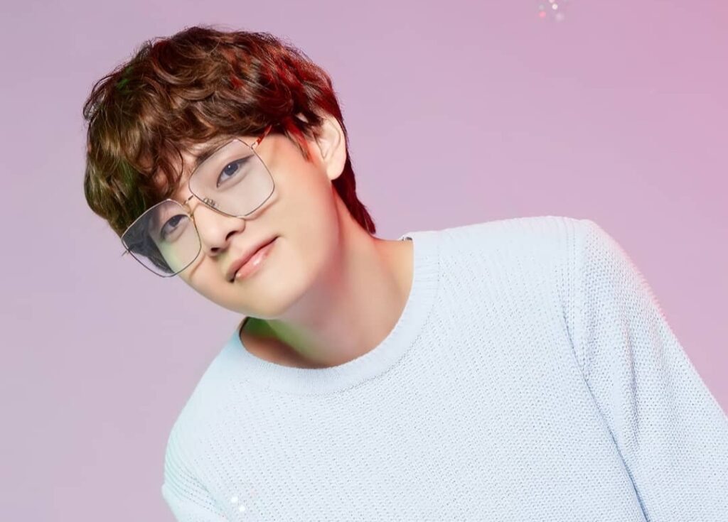 BTS' V makes history and beats every korean male singer in wiki rankings