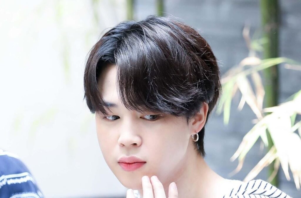 Floor loves Park Jimin, BTS' member falls everywhere without warning