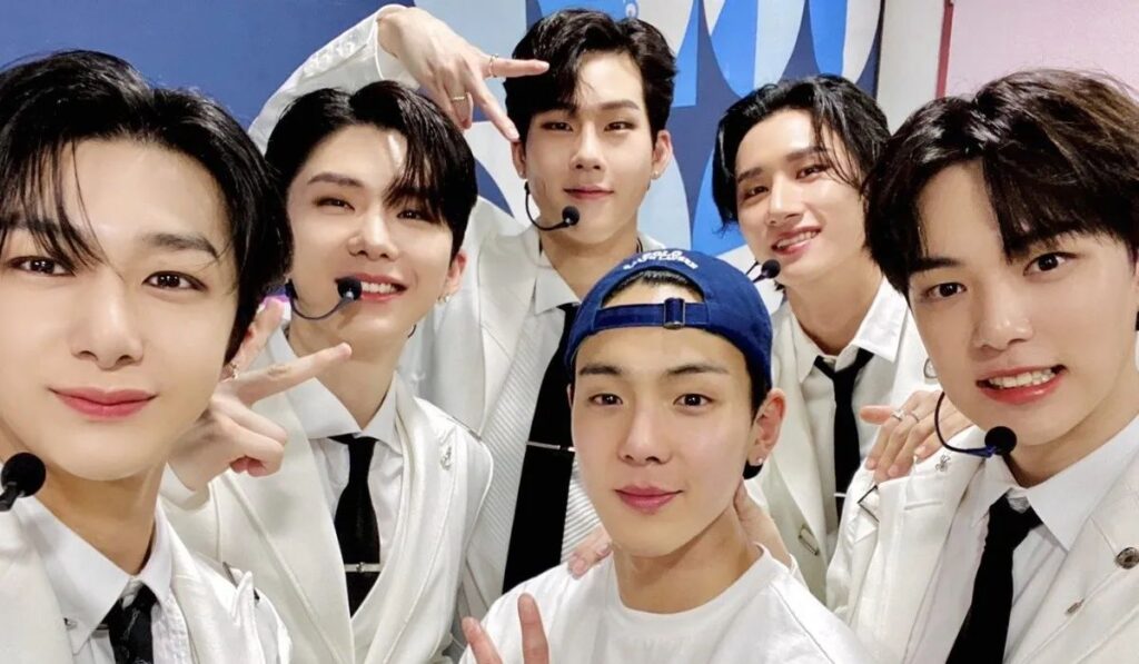 JYP is under fire for plagiarism of MONSTA X logo with new group