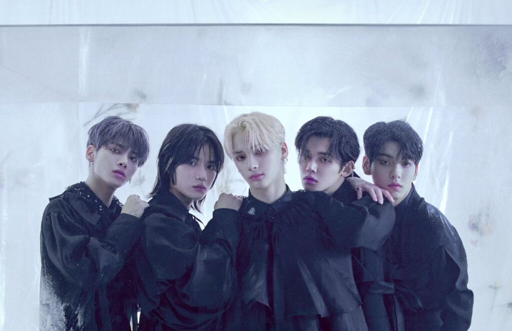 TXT releases "Chaotic Wonderland" their first ALBUM in Japan