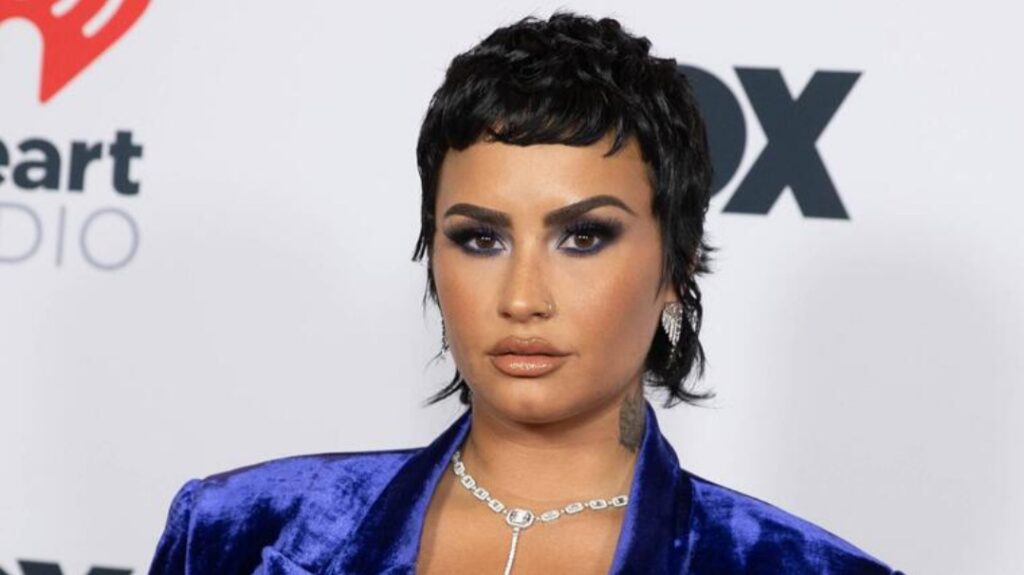 Demi Lovato debuts newly shaved head on Christmas