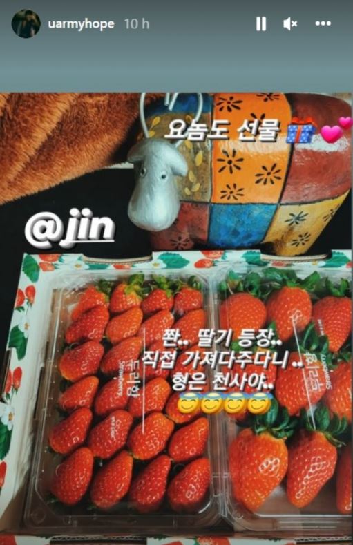 BTS' Jin and J-Hope have a heartwarming reunion after being separated by the quarantine of COVID-19