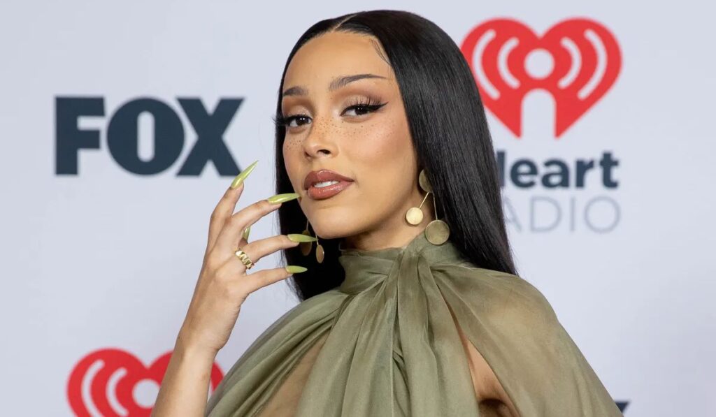 Doja Cat breaks historical record on the Billboard 200