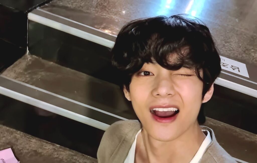 BTS' V has a habit of smoking electronic cigarettes, these are the proves