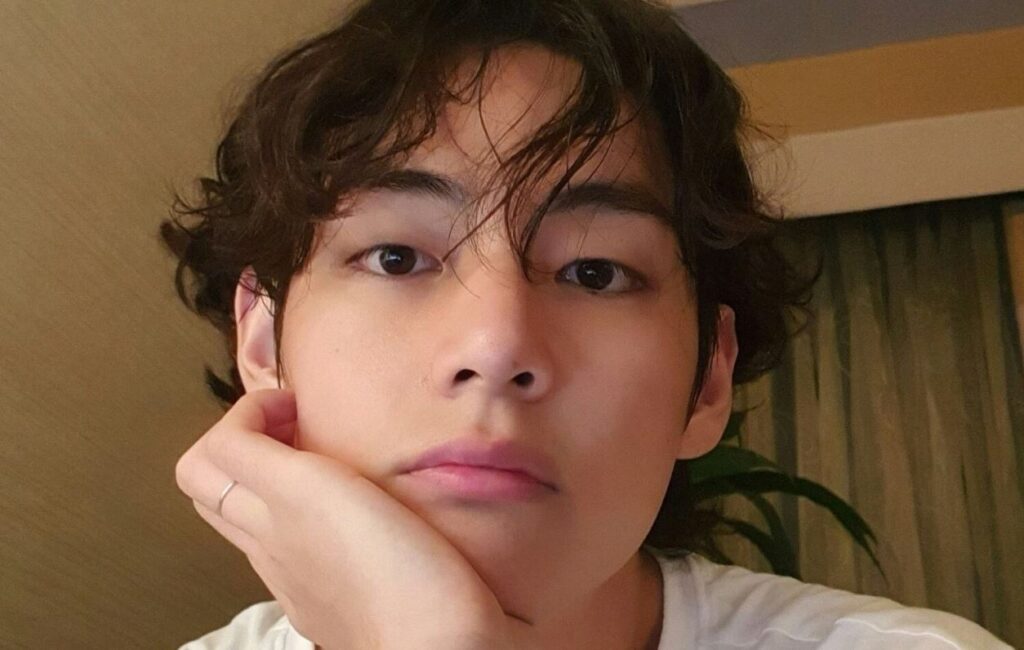BTS' V sends a sweet message to his fans while recovering from COVID