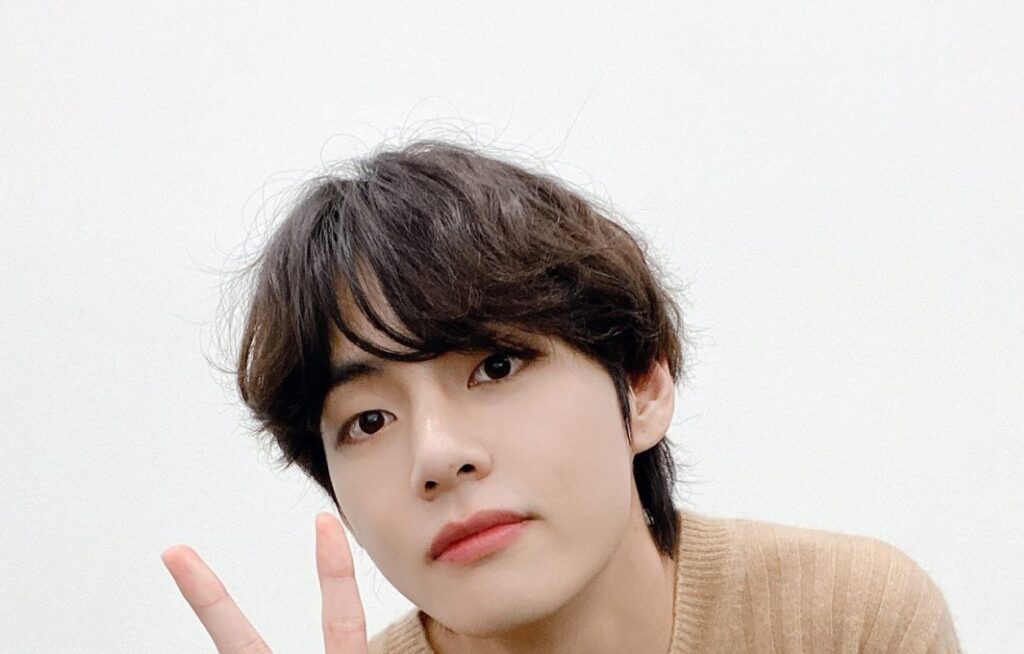 BTS' V suffers an elbow bump while doing a fun dance (VIDEO)