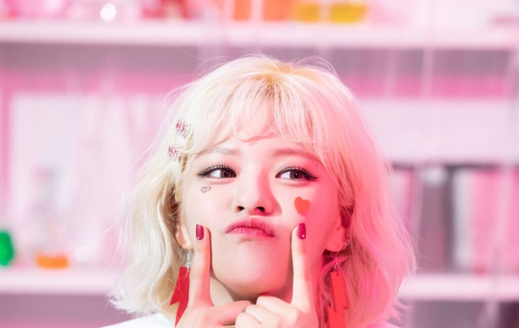 Jeongyeon hints about joining TWICE on their North American Tour
