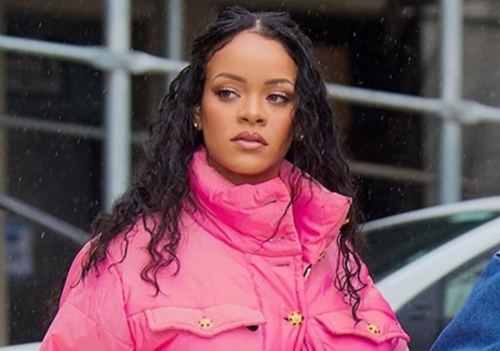 Rihanna shares new photo of her pregnant belly