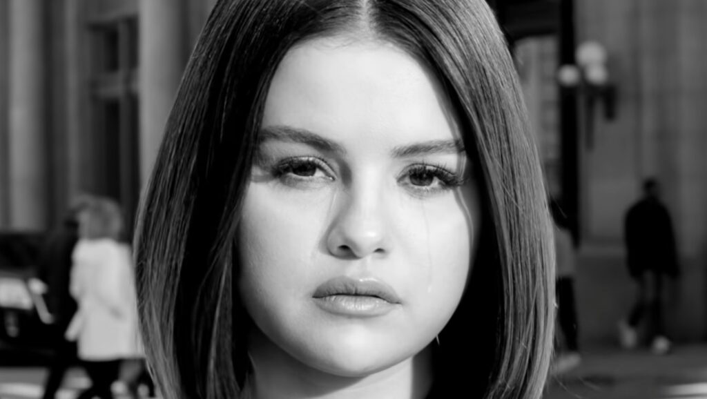 Selena Gomez leaves criticism behind and shows it with Coldplay: No more panic