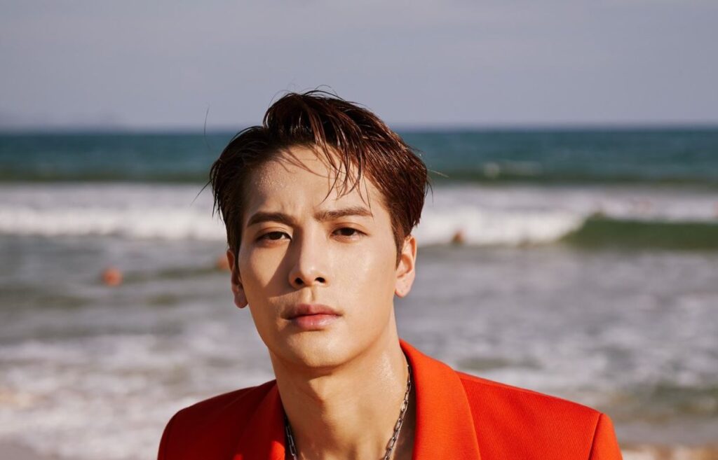 The way Jackson Wang treated a baby he met during a train travel