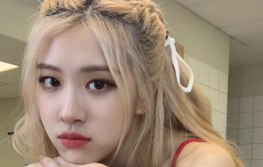 BLACKPINK's Rosé enchants with her beauty wearing a sheer dress