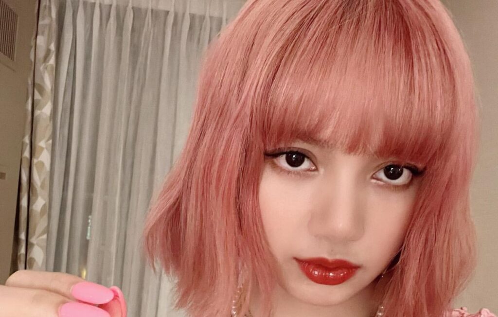 Lisa from BLACKPINK is honored by Netflix for Women's Day