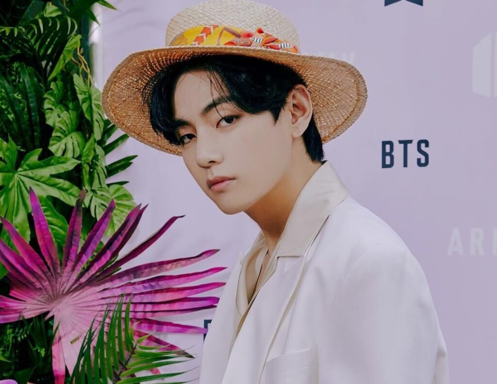 BTS' Taehyung took first place in the 100 most handsome faces in k-pop ranking