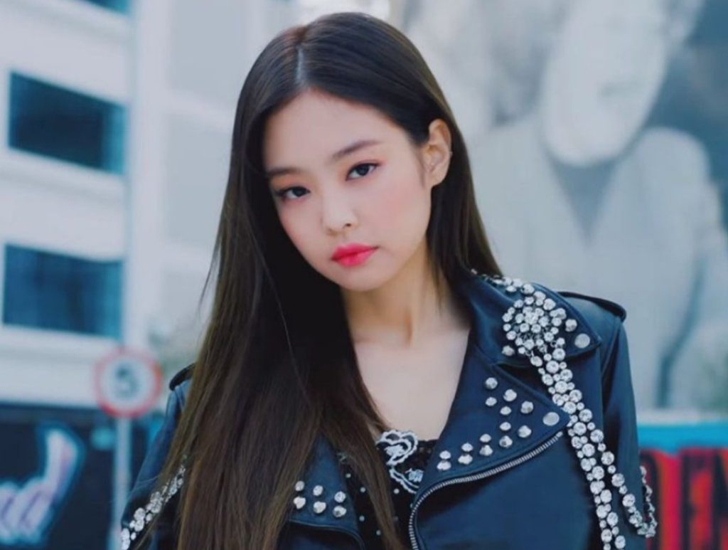 BLACKPINK's Jennie spotted at Coachella 2022 Festival. Check out