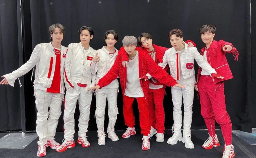 BTS surprises United States fans from an elevator but almost ends badly