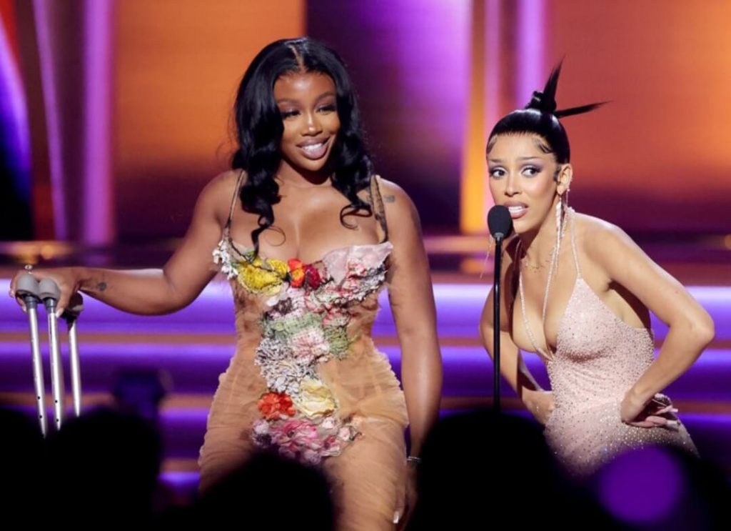 Find out why SZA was using crutches at the Grammy Awards