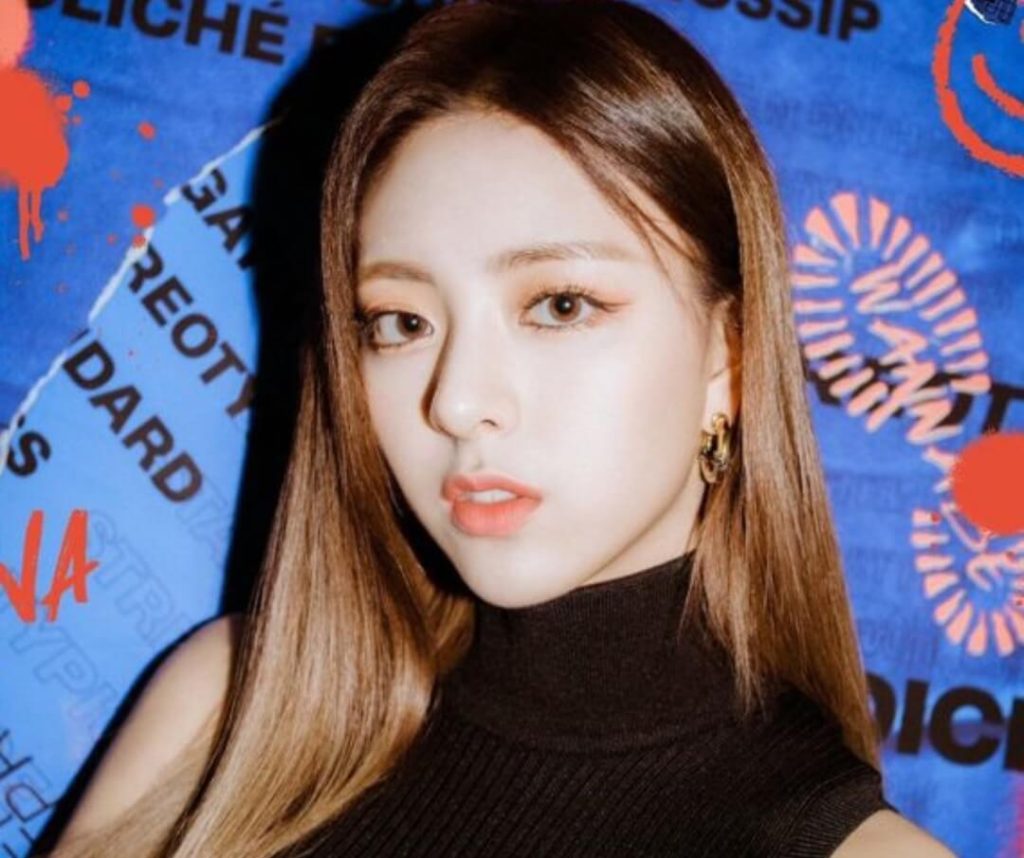 ITZY's Yuna has worried her fans after exposing her rib cage during a concert