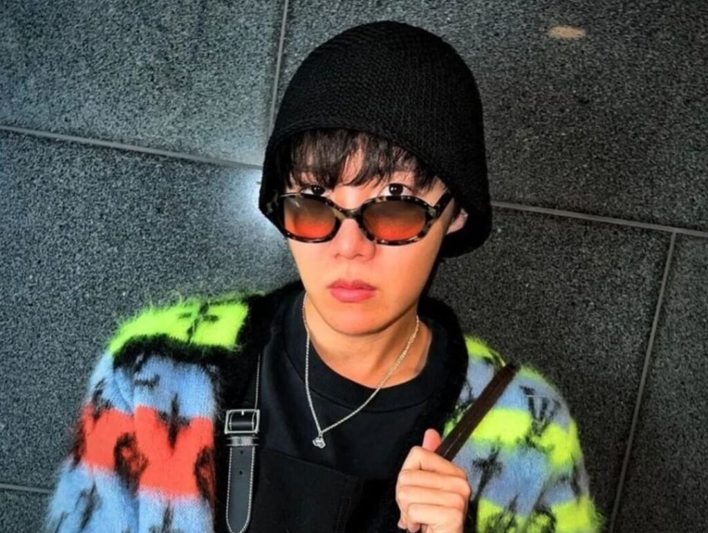 BTS' J-Hope confirms his arrival to the United States with new photos