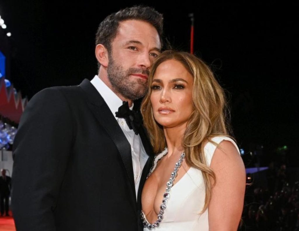 Jennifer Lopez details Ben Affleck's 'bubble bath' marriage proposal