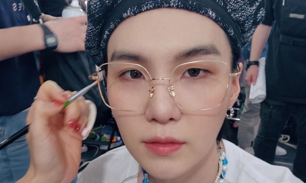 The possible 'girlfriend' of Suga is revealed and ARMY even has evidence