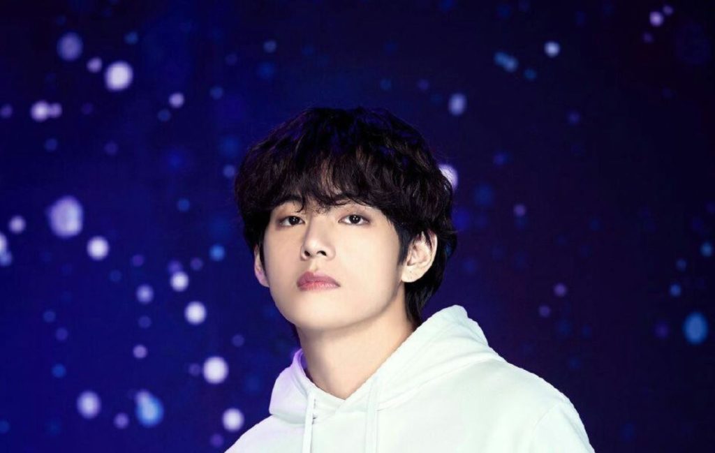 Alleged leaked photo of BTS' V showing off his toned shirtless body