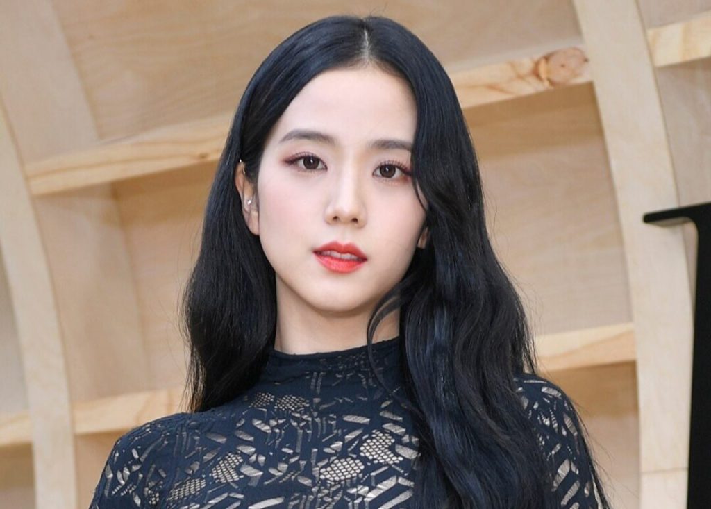 BLACKPINK's Jisoo moved by young fan's tears upon meeting her. Check out