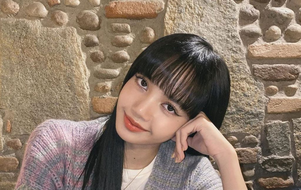 BLACKPINK's Lisa astonishes with her perfect and unrealistic proportions