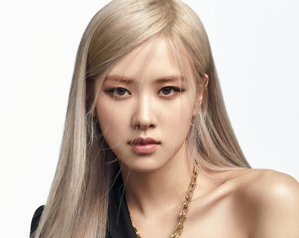 BLACKPINK's Rose debuts new look with short hair for first time in career