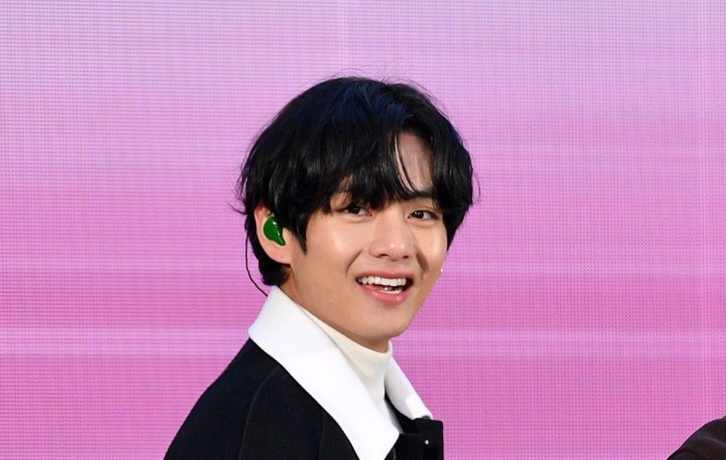 BTS: V's mom has this hilarious behavior while interacting with her son